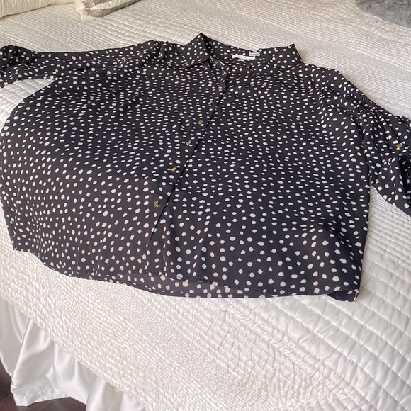 Plus size Polka dot Blouse - Picture 6 of 7